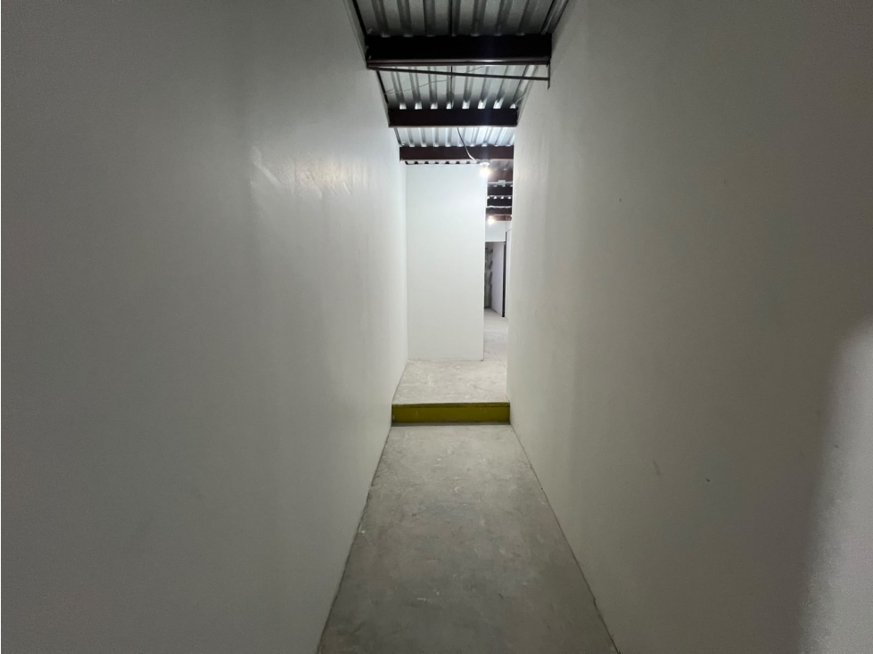 BODEGA EN RENTA DE 14 M2 ZONA AV. TOMAS FERNANDEZ CON SEGURIDAD — foto 6
