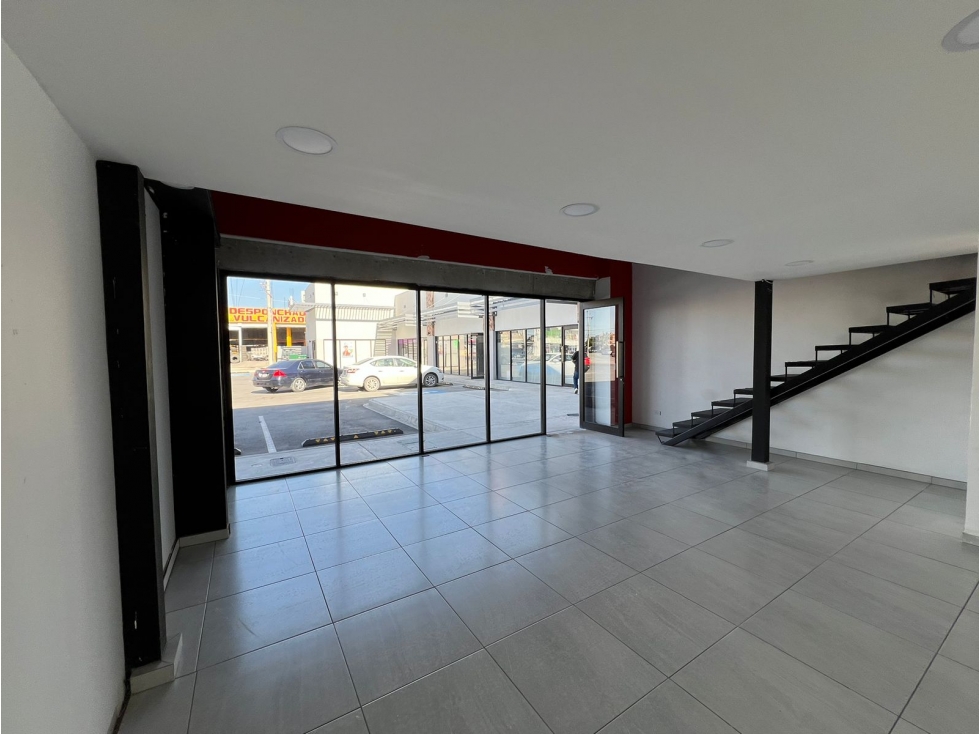 LOCAL EN RENTA ZONA JILOTEPEC CON 60 M2 EN PLAZA COMERCIAL - 3