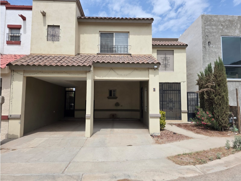 CASA EN VENTA EN SAN LORENZO Y CANTABRIA EQUIPADA Y FRENTE A PARQUE