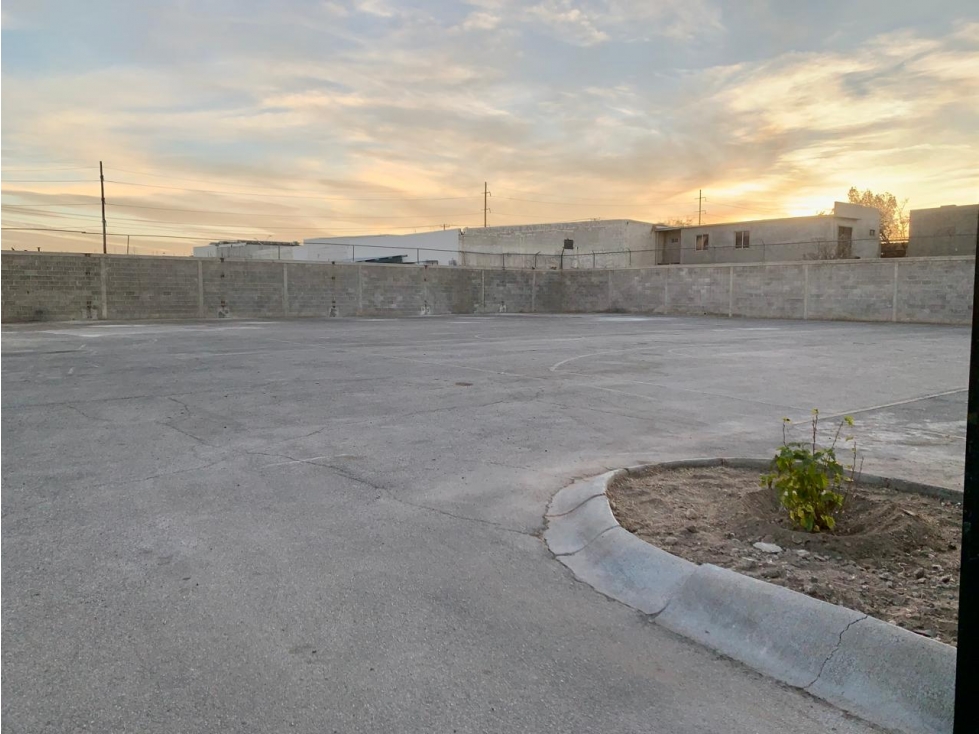 TERRENO EN RENTA DE 1750 M2 ZONA LA CUESTA BARDEADO Y PAVIMENTADO — foto 2