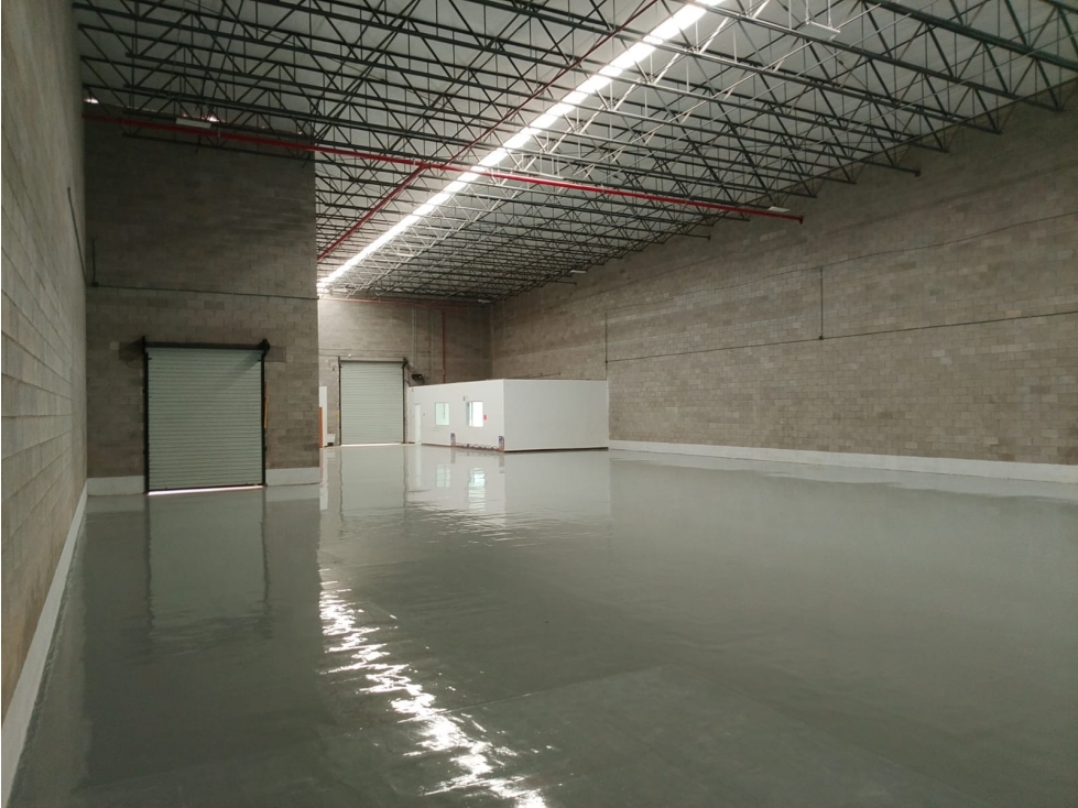 BODEGA EN RENTA DE 834 M2 EN CUATRO SIGLOS CON OFICINA Y ANDEN PROPIO — foto 3