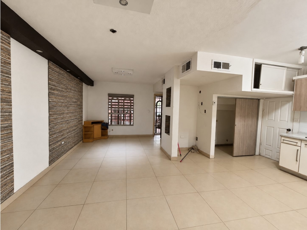 CASA EN VENTA EN GOMEZ MORIN Y WATERFILL CON PATIO TECHADO — foto 4