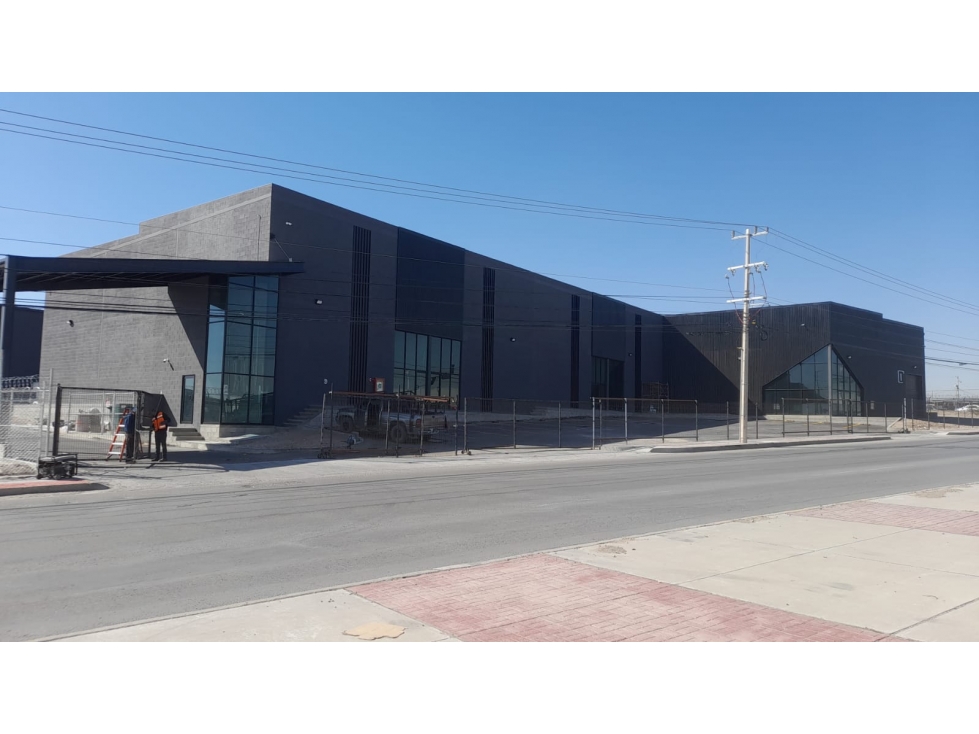 BODEGA EN RENTA DE 350 M2 EN SANTIAGO TRONCOSO CON ANDEN COMPARTIDO — foto 2