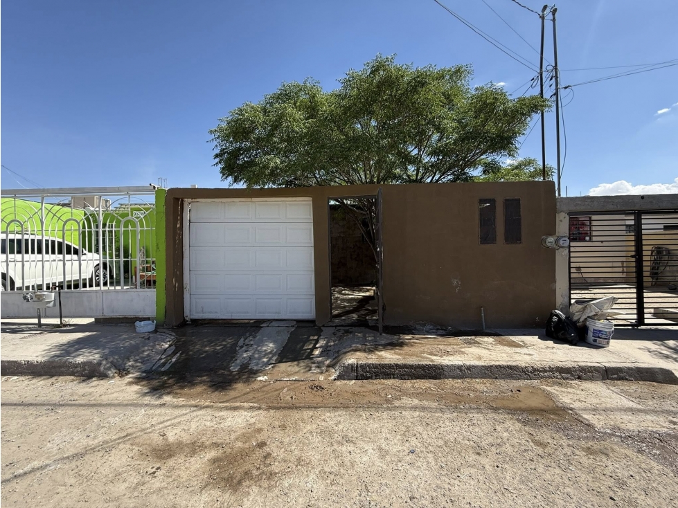 CASA EN VENTA EN LAS TORRES DE UN PISO Y RECIEN REMODELADA