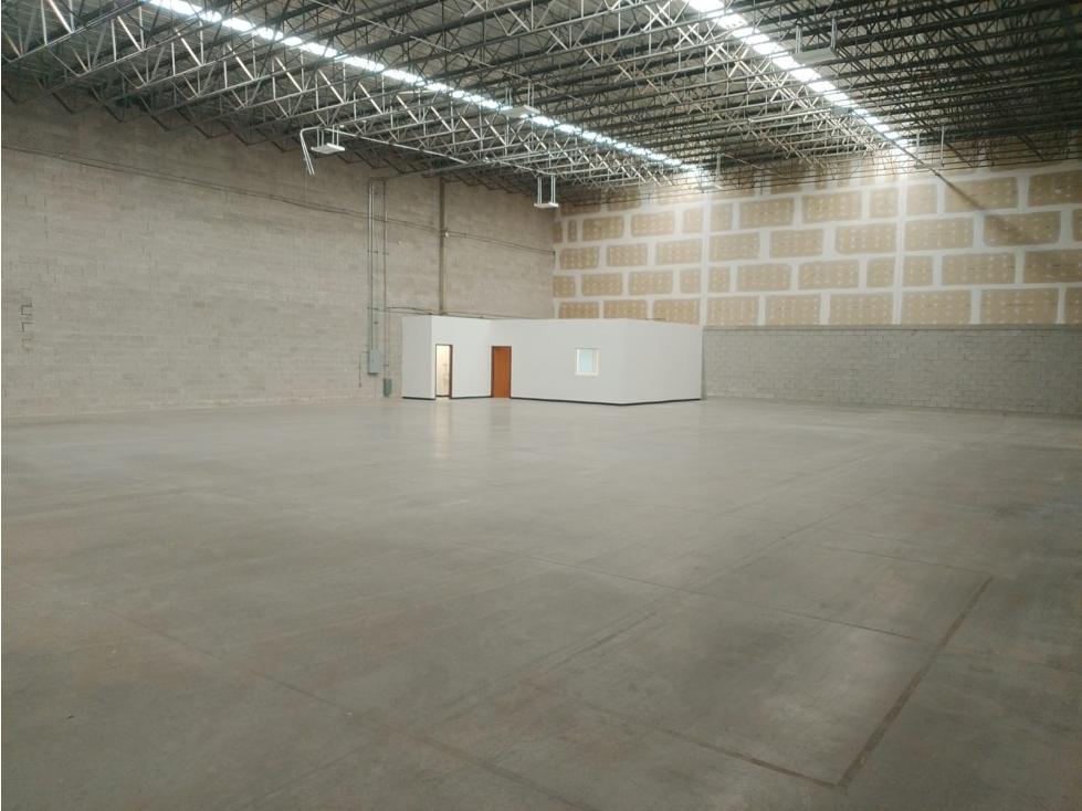 BODEGA EN RENTA DE 700 M2 EN RAMON RAYON CON OFICINA - 3