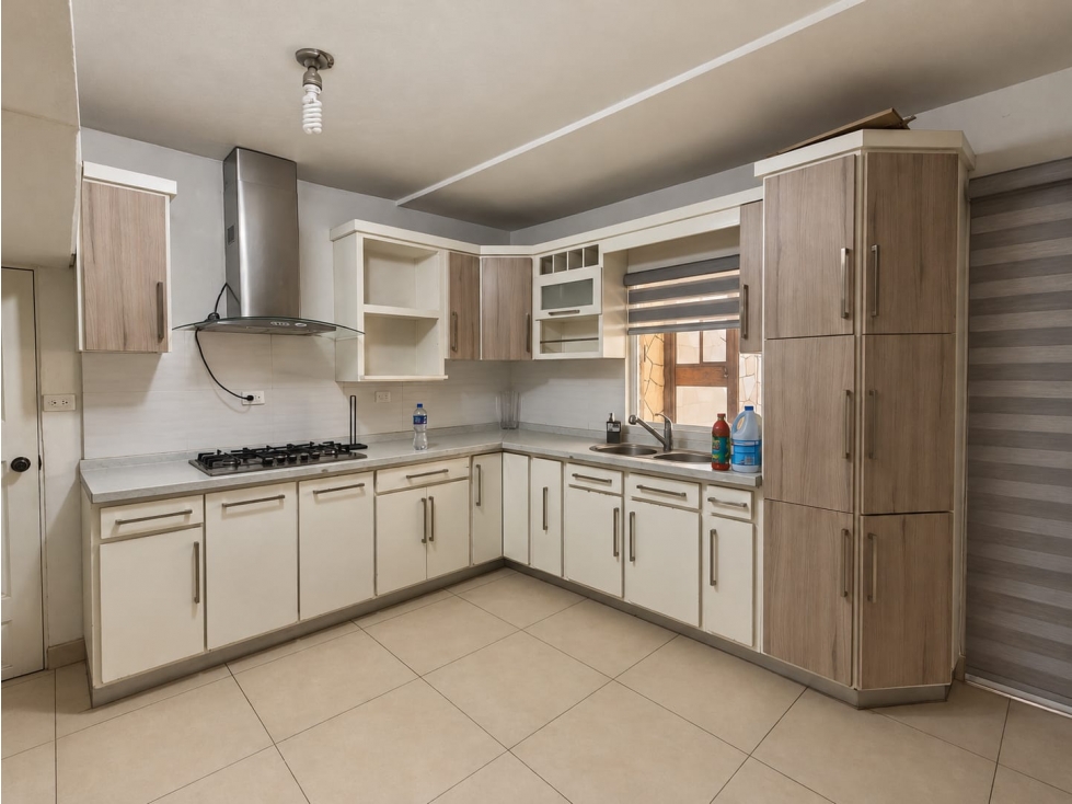 CASA EN VENTA EN GOMEZ MORIN Y WATERFILL CON PATIO TECHADO — foto 5