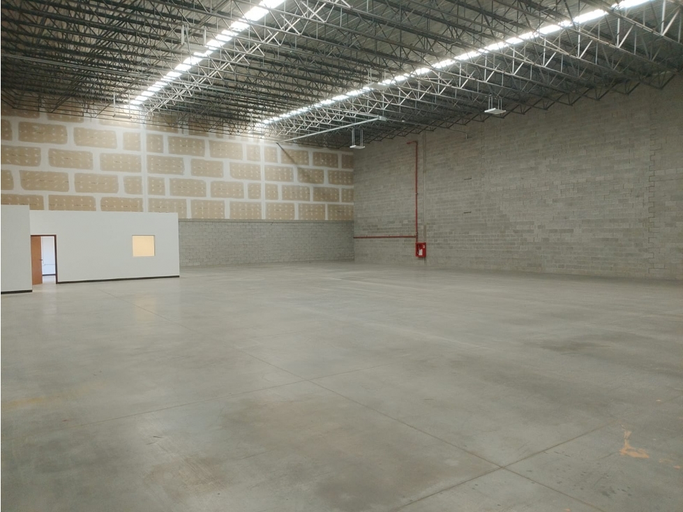 BODEGA EN RENTA DE 700 M2 EN RAMON RAYON CON OFICINA - 4