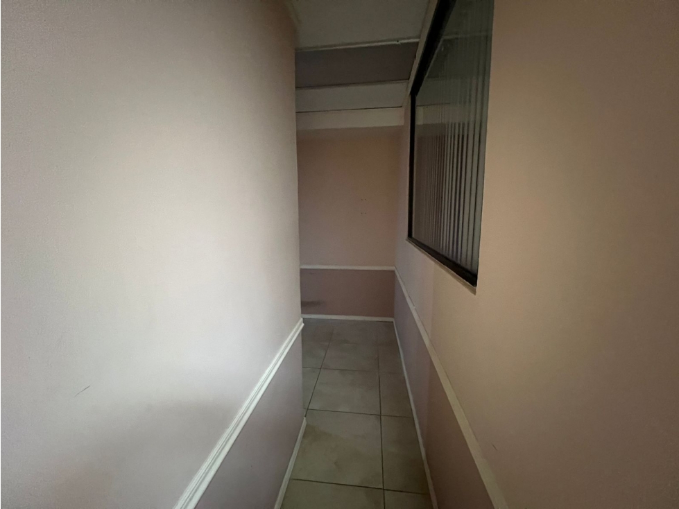 OFICINA EN RENTA DE 150 M2 ZONA AV DE LA RAZA EN PLAZA COMERCIAL — foto 3