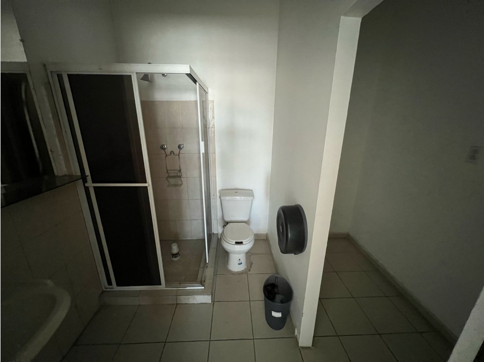 EDIFICIO EN RENTA DE 680 M2 ZONA OSCAR FLORES CON ESTACIONAMIENTO - 3