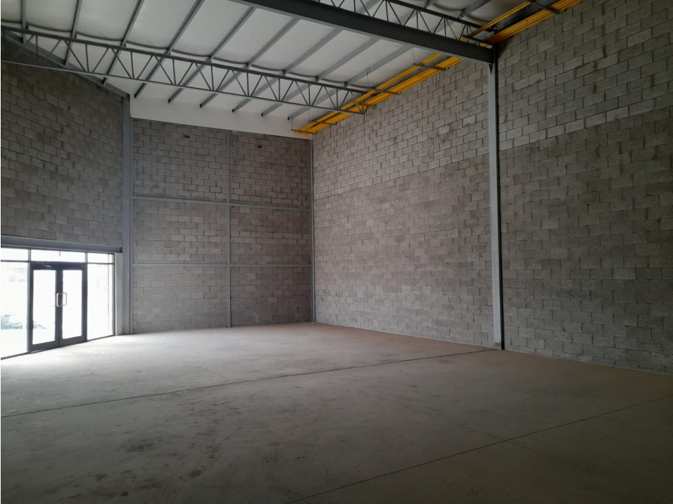 LOCAL EN RENTA DE 160 M2 ZONA LAS TORRES Y UTCJ EN OBRA GRIS - 3
