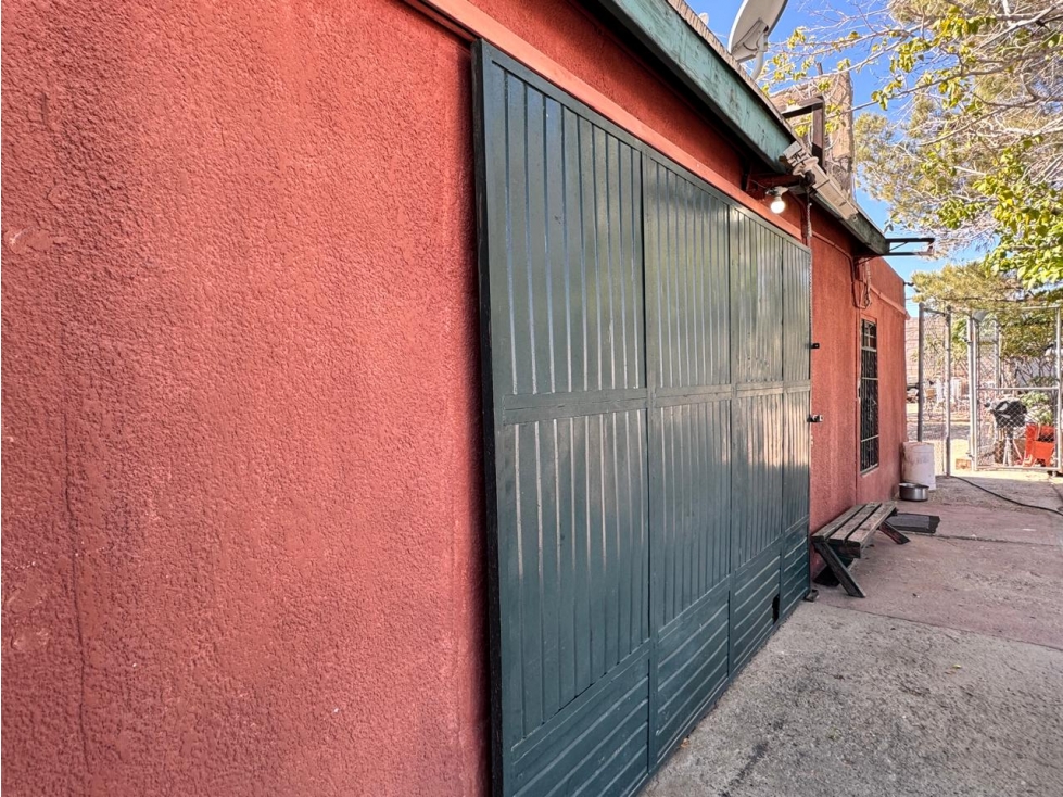 PROPIEDAD ESTILO SANTA FE CON DEPARTAMENTO Y SALON DE EVENTOS - 2