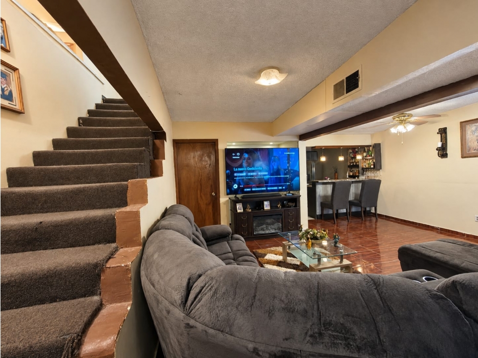 CASA EN VENTA EN OASIS REVOLUCION CON 3 RECAMARAS Y EQUIPADA — foto 3