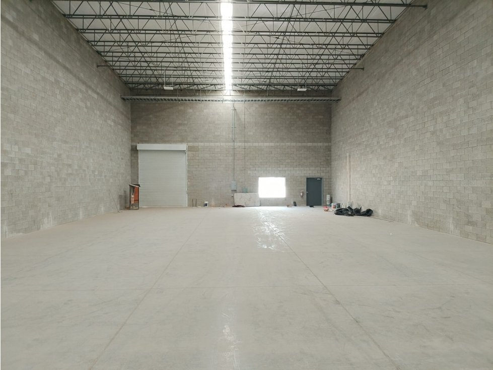 BODEGA EN RENTA DE 405 M2 EN PUERTO DE PALOS CON ANDEN COMPARTIDO — foto 5