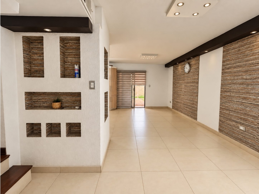 CASA EN VENTA EN GOMEZ MORIN Y WATERFILL CON PATIO TECHADO — foto 3