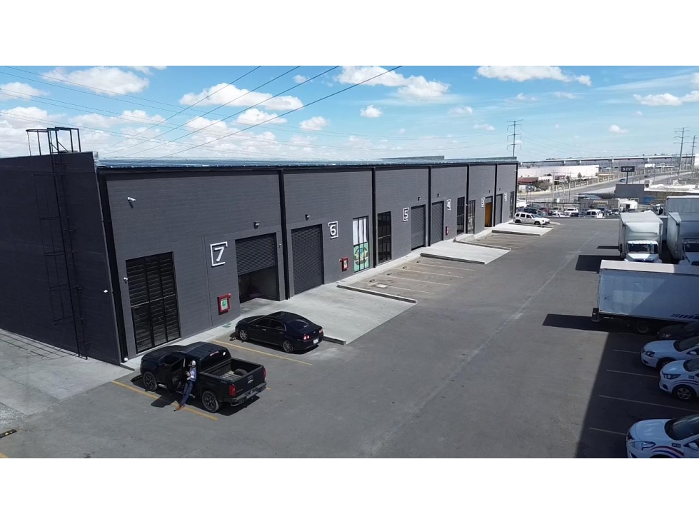 BODEGA EN RENTA DE 700 M2 EN SANTIAGO TRONCOSO CON ANDEN COMPARTIDO