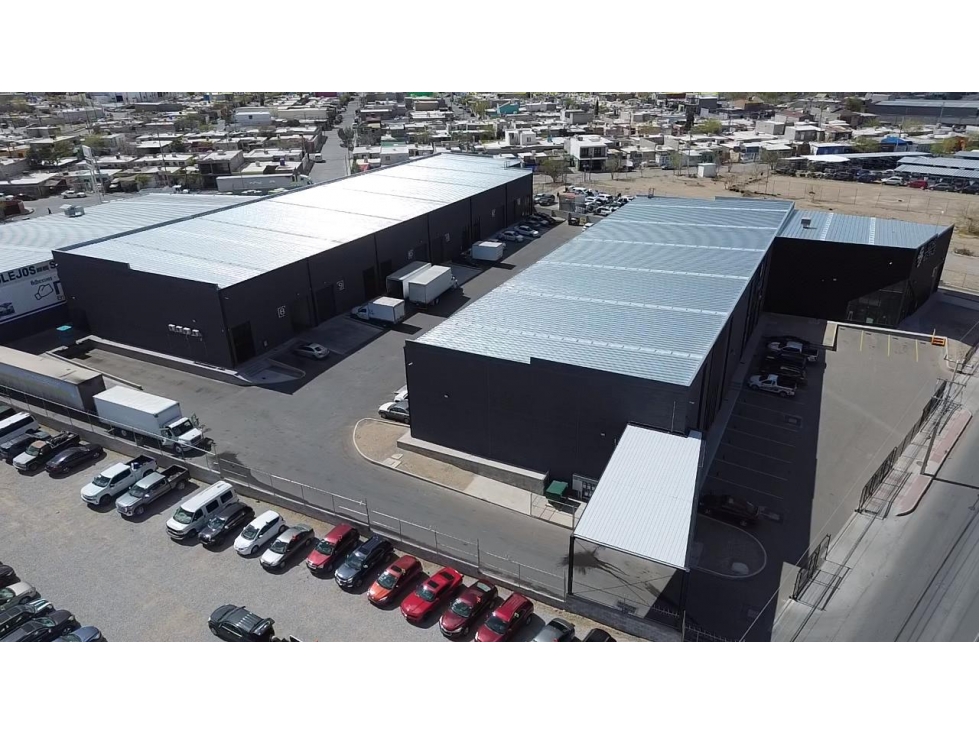 BODEGA EN RENTA DE 700 M2 EN SANTIAGO TRONCOSO CON ANDEN COMPARTIDO — foto 3