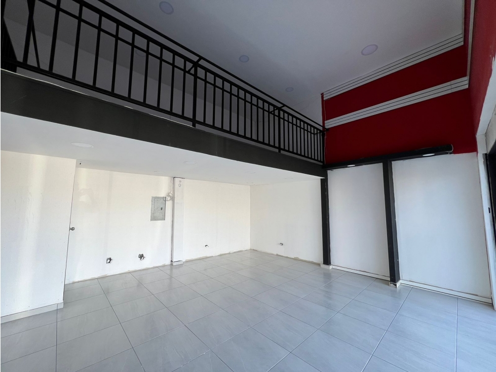 LOCAL EN RENTA ZONA JILOTEPEC CON 60 M2 EN PLAZA COMERCIAL - 2