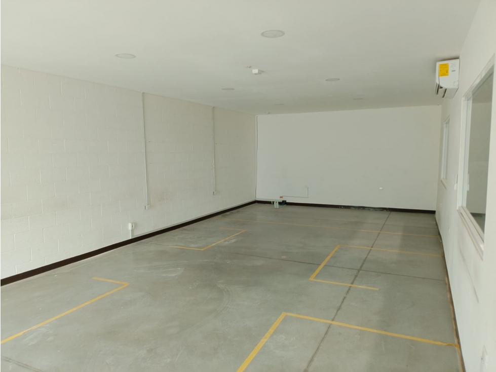 BODEGA EN RENTA DE 834 M2 EN CUATRO SIGLOS CON OFICINA Y ANDEN PROPIO — foto 5