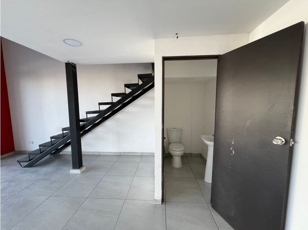 LOCAL EN RENTA ZONA JILOTEPEC CON 60 M2 EN PLAZA COMERCIAL - 5