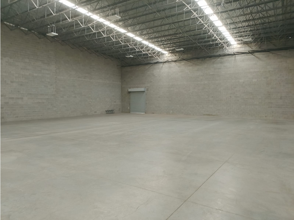 BODEGA EN RENTA DE 700 M2 EN RAMON RAYON CON OFICINA - 2