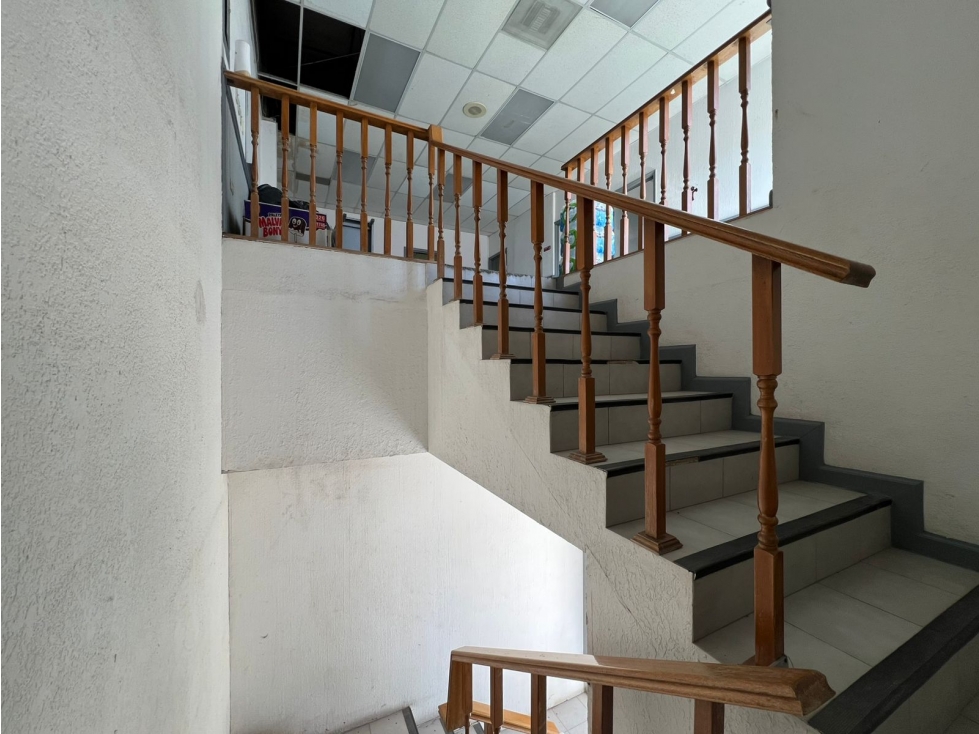 LOCAL EN VENTA DE 145 M2 EN ZONA AV DE LA RAZA EN PLAZA COMERCIAL — foto 3