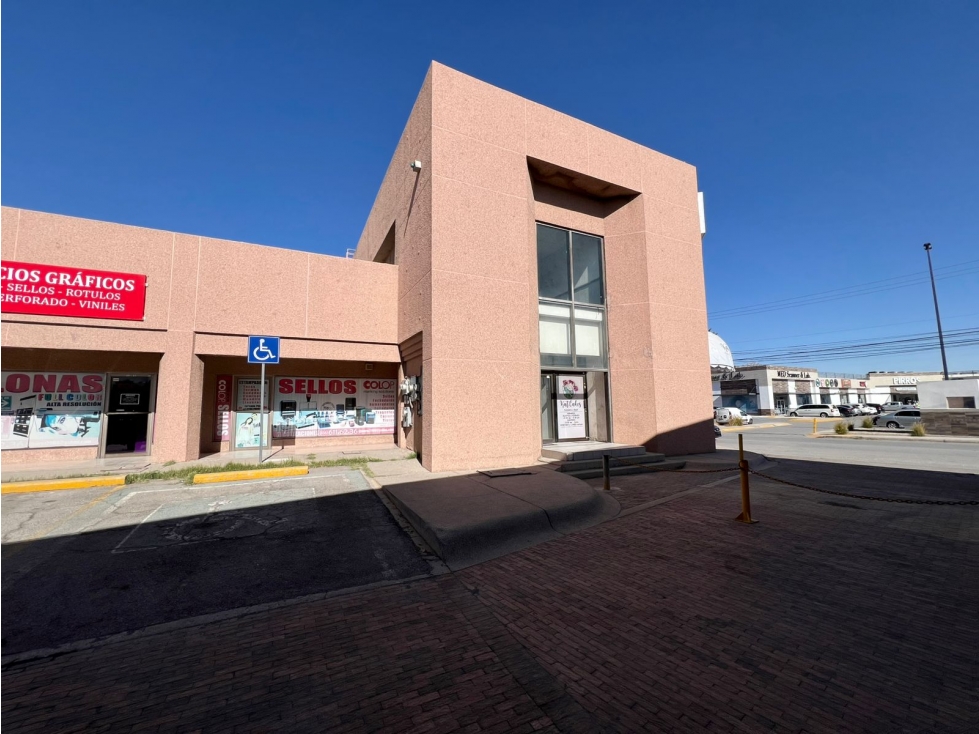 LOCAL EN VENTA DE 145 M2 EN ZONA AV DE LA RAZA EN PLAZA COMERCIAL — foto 2