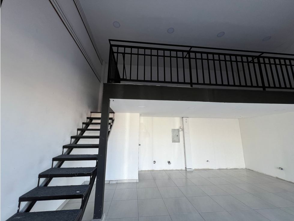 LOCAL EN RENTA ZONA JILOTEPEC CON 60 M2 EN PLAZA COMERCIAL - 4