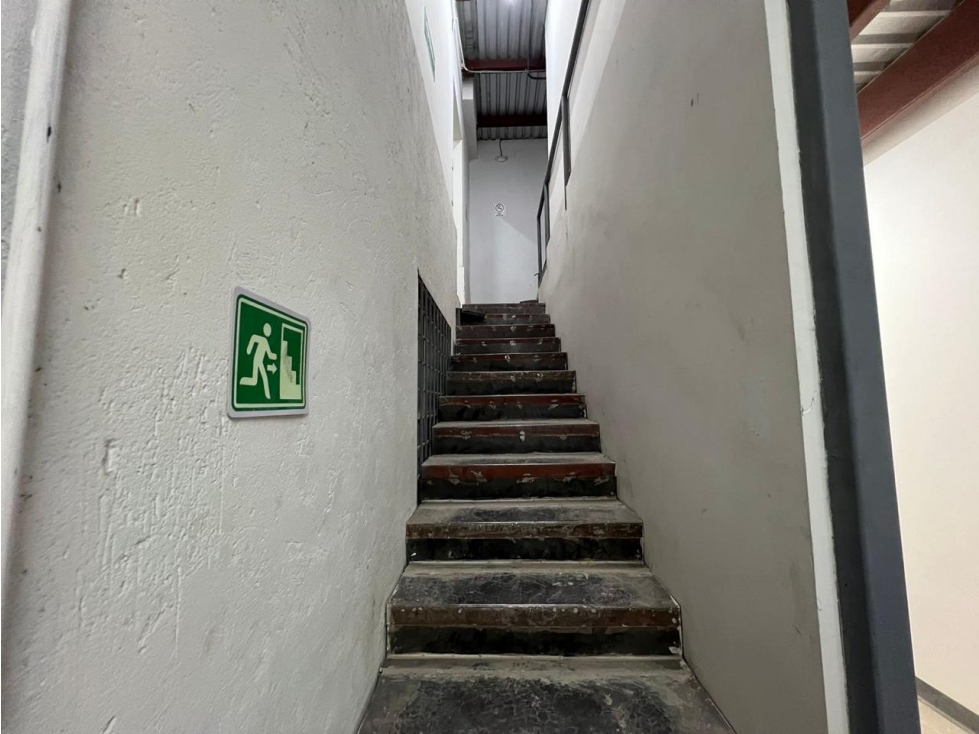 BODEGA EN RENTA DE 13.80 M2 ZONA AV. TOMAS FERNANDEZ CON SEGURIDAD — foto 6