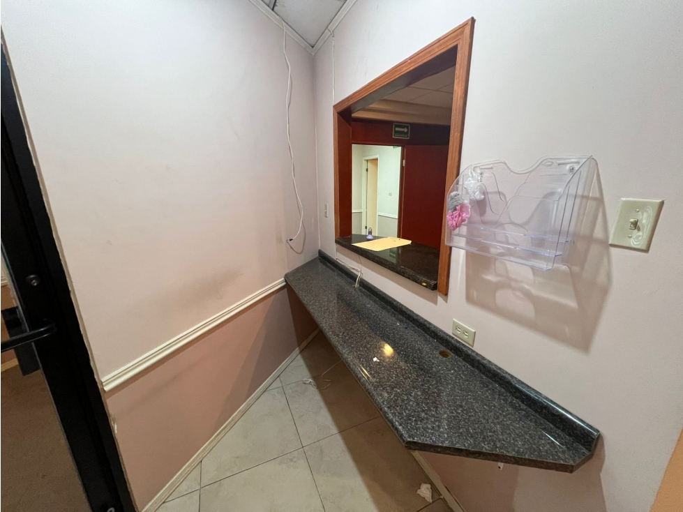OFICINA EN RENTA DE 150 M2 ZONA AV DE LA RAZA EN PLAZA COMERCIAL — foto 4