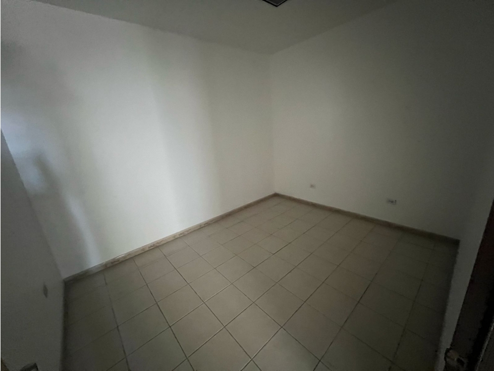 EDIFICIO EN RENTA DE 680 M2 ZONA OSCAR FLORES CON ESTACIONAMIENTO - 4