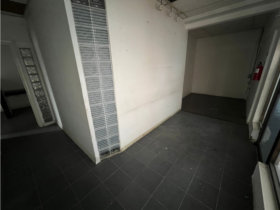 LOCAL EN RENTA DE 85 M2 EN AV DE LA RAZA EN PLANTA BAJA DE LA PLAZA — foto 4