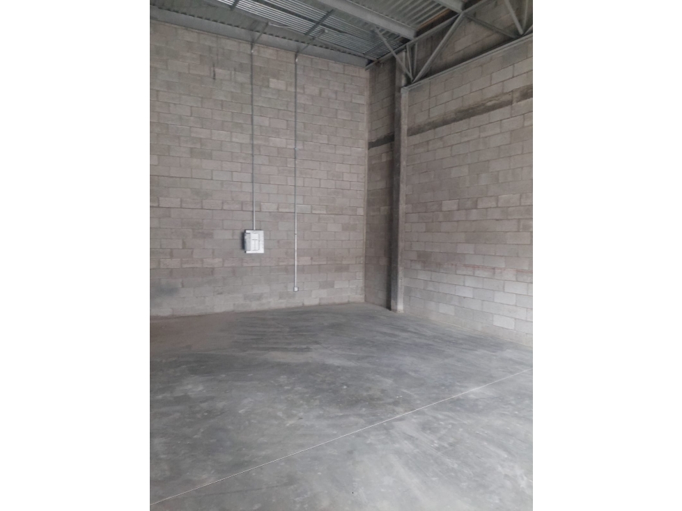 LOCAL EN RENTA DE 60 M2 ZONA RANCHO ANAPRA EN OBRA GRIS — foto 2