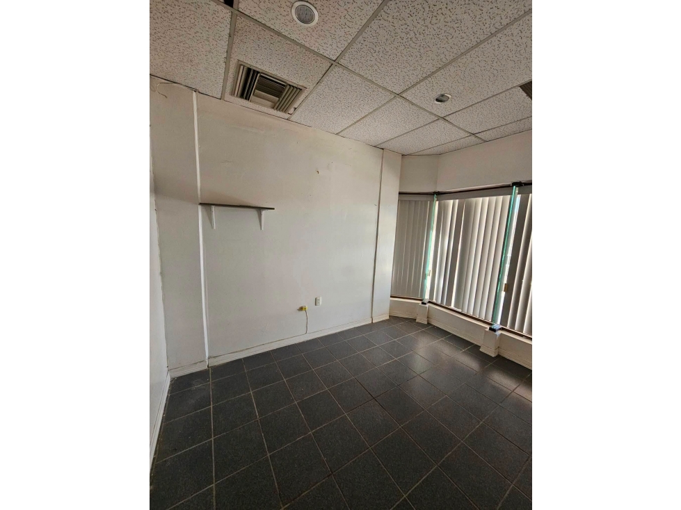 LOCAL COMERCIAL EN RENTA PLAZA GRANDE - 5