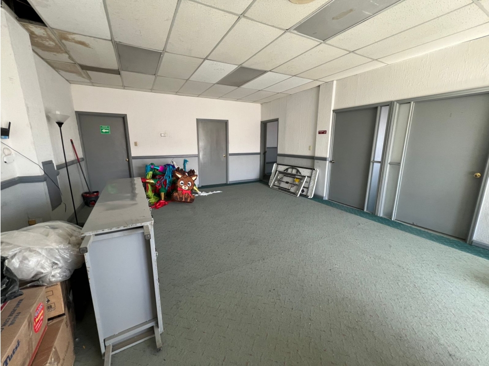LOCAL EN VENTA DE 145 M2 EN ZONA AV DE LA RAZA EN PLAZA COMERCIAL — foto 4
