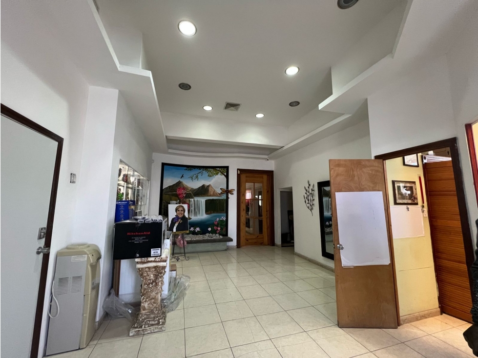 LOCAL EN RENTA DE 380 M2 ZONA OSCAR FLORES CON SALON DE EVENTOS - 4