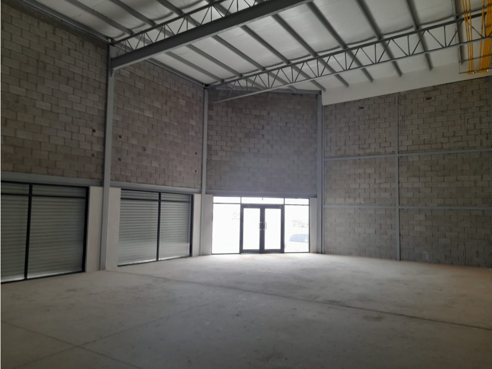 LOCAL EN RENTA DE 160 M2 ZONA LAS TORRES Y UTCJ EN OBRA GRIS - 5