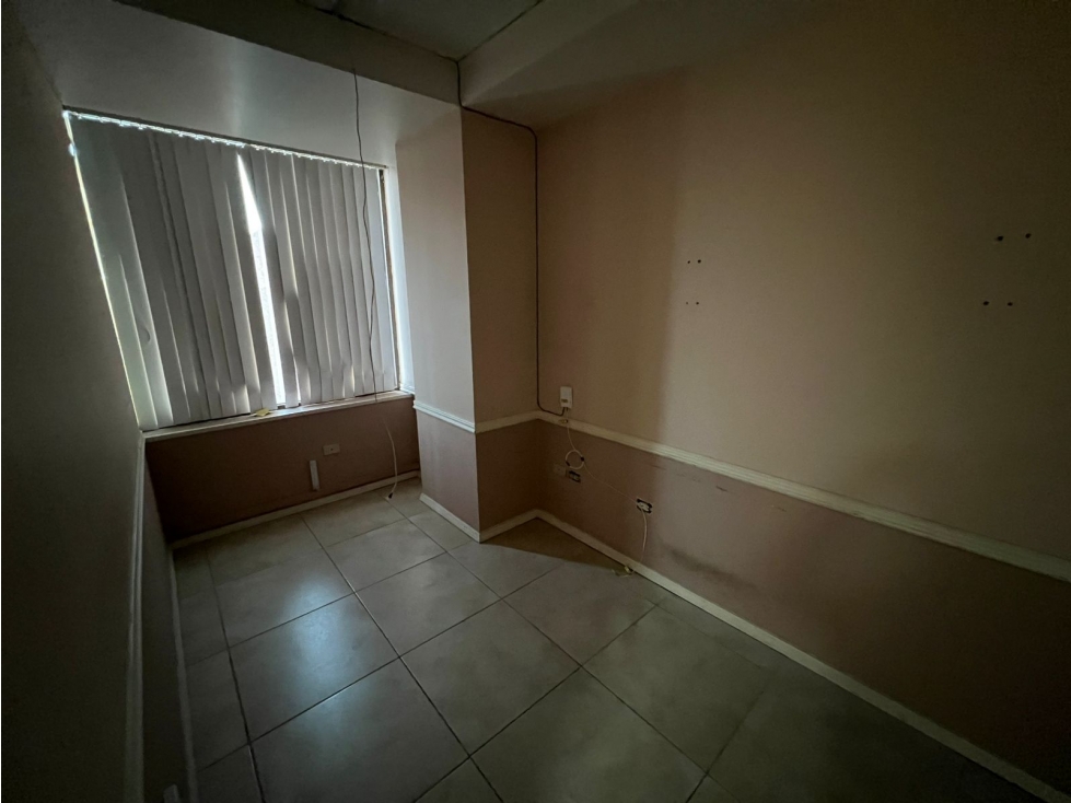 OFICINA EN RENTA DE 150 M2 ZONA AV DE LA RAZA EN PLAZA COMERCIAL — foto 6