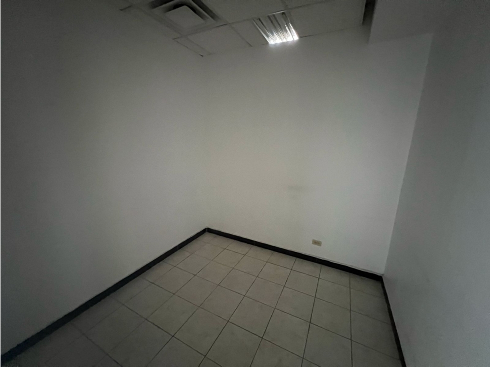 EDIFICIO EN RENTA DE 680 M2 ZONA OSCAR FLORES CON ESTACIONAMIENTO - 6