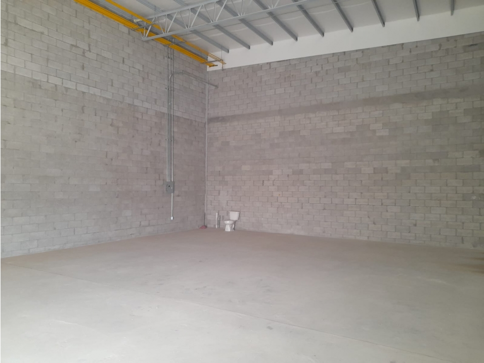LOCAL EN RENTA DE 160 M2 ZONA LAS TORRES Y UTCJ EN OBRA GRIS - 6