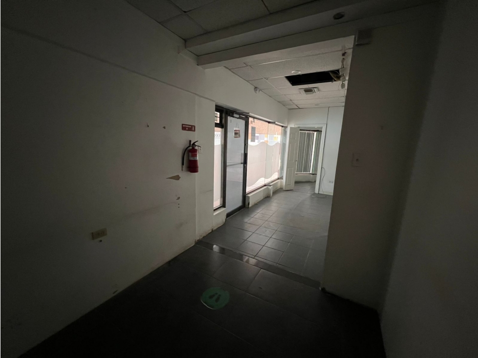 LOCAL EN RENTA DE 85 M2 EN AV DE LA RAZA EN PLANTA BAJA DE LA PLAZA — foto 6
