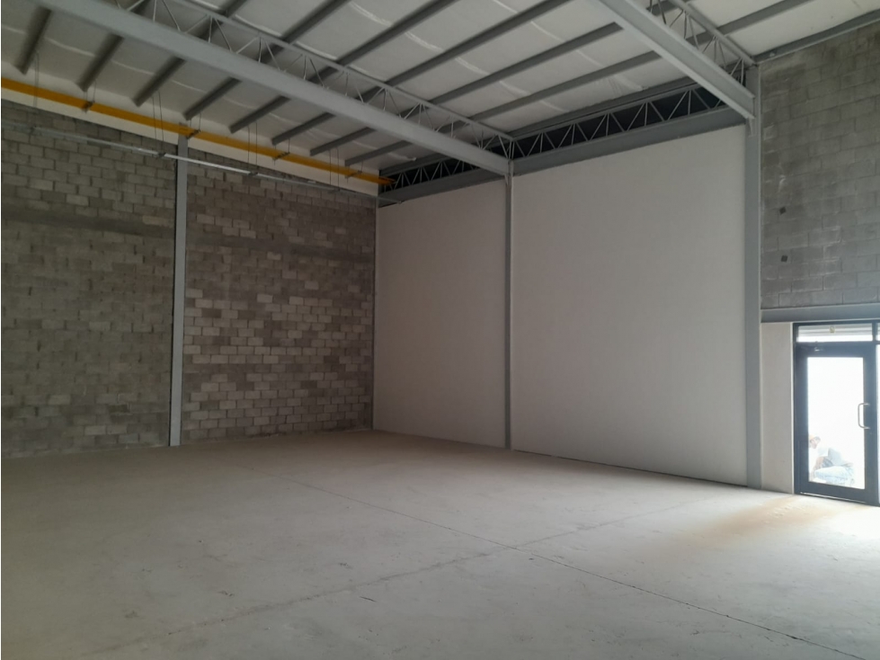 LOCAL EN RENTA DE 150 M2 ZONA LAS TORRES Y UTCJ EN OBRA GRIS - 2