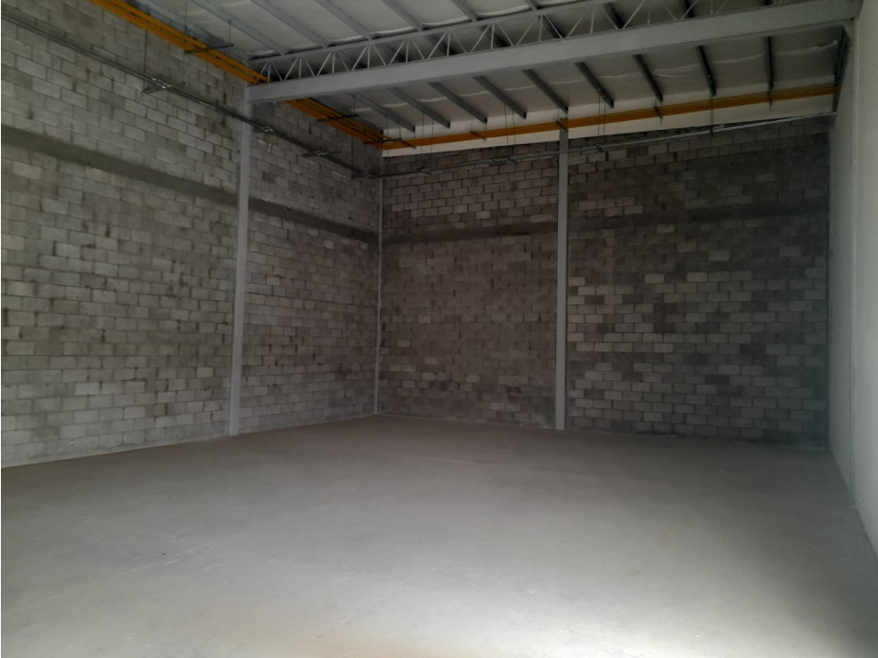 LOCAL EN RENTA DE 150 M2 ZONA LAS TORRES Y UTCJ EN OBRA GRIS - 3