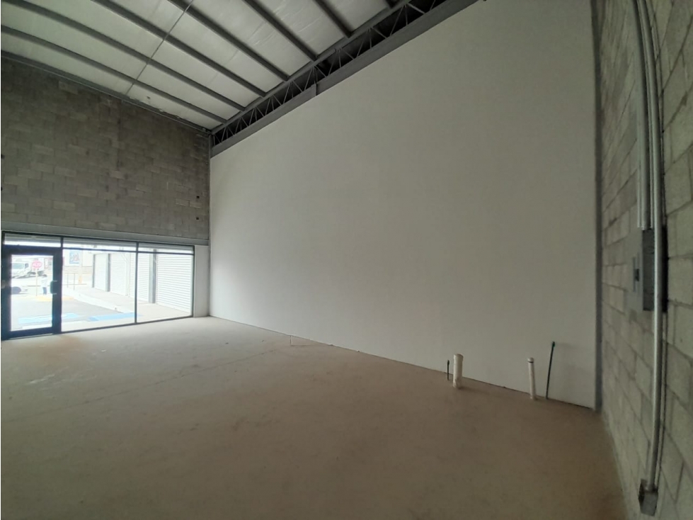 LOCAL EN RENTA DE 50 M2 ZONA LAS TORRES Y UTCJ EN OBRA GRIS — foto 4