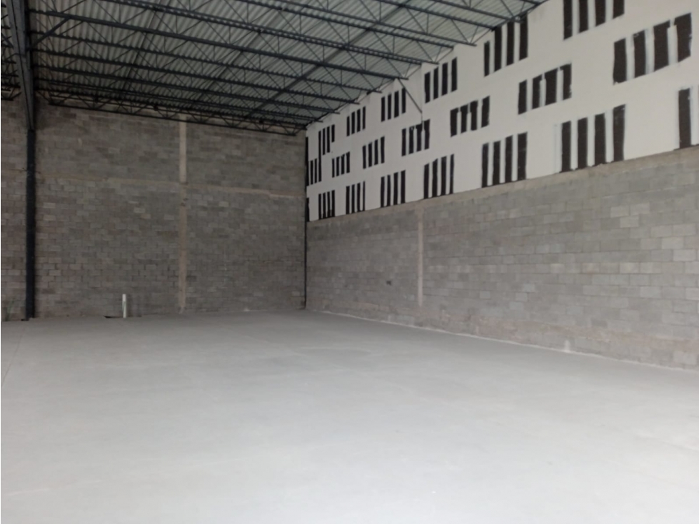 LOCAL EN RENTA DE 234 M2 EN LAS TORRES PARA SMALL SHOP — foto 3