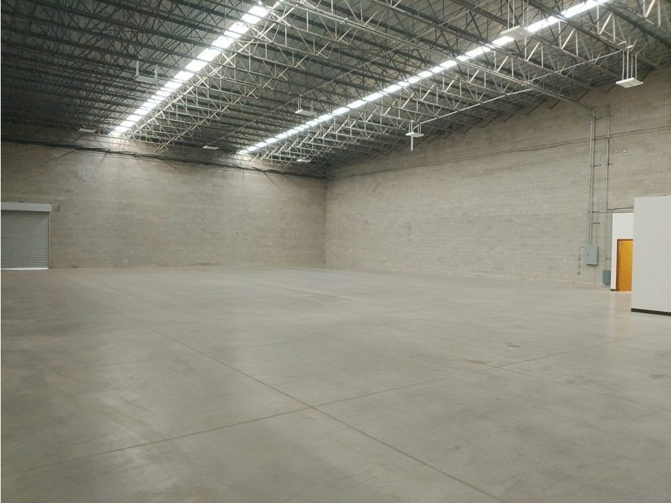 BODEGA EN RENTA DE 700 M2 EN RAMON RAYON CON OFICINA - 5