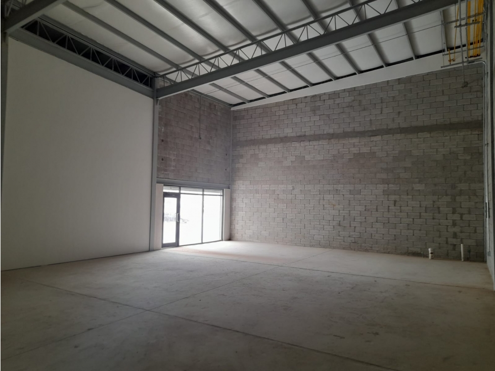 LOCAL EN RENTA DE 150 M2 ZONA LAS TORRES Y UTCJ EN OBRA GRIS - 4