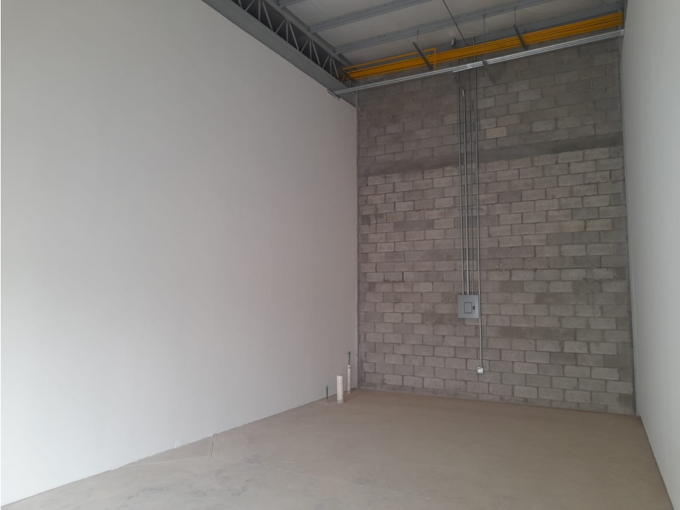 LOCAL EN RENTA DE 50 M2 ZONA LAS TORRES Y UTCJ EN OBRA GRIS — foto 3