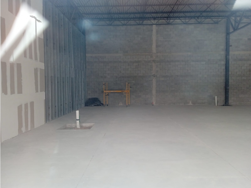 LOCAL EN RENTA DE 150 M2 EN LAS TORRES PARA SMALL SHOP — foto 2