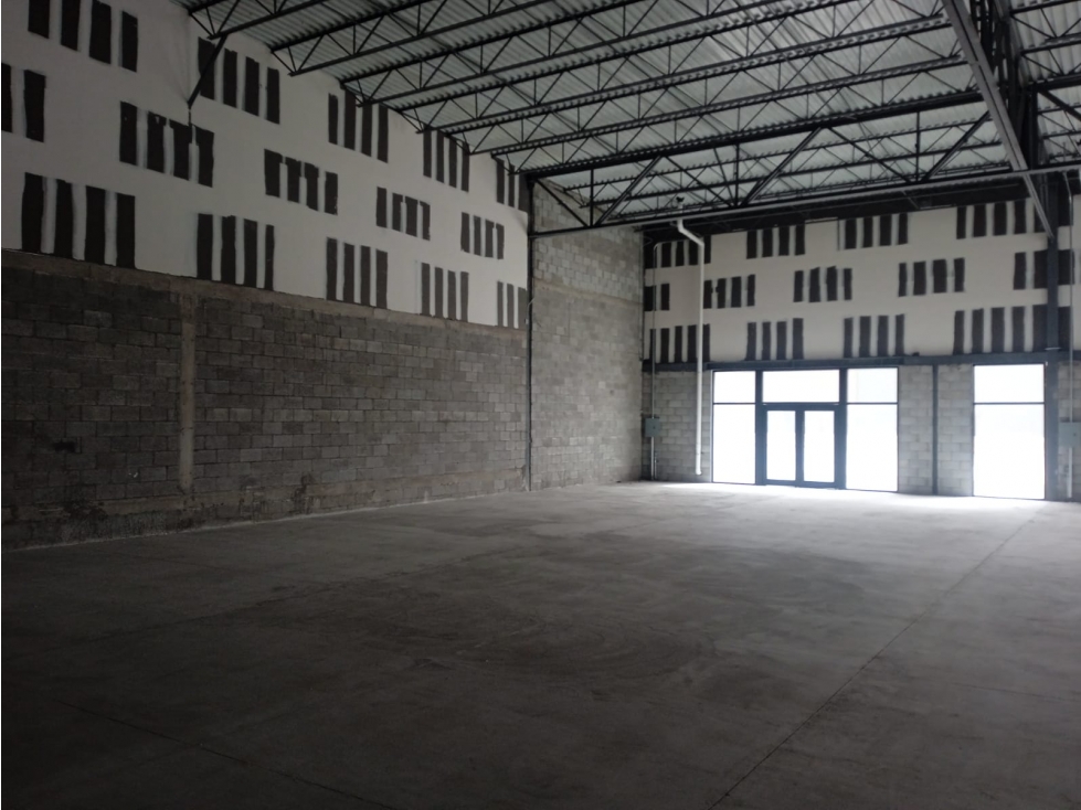 LOCAL EN RENTA DE 234 M2 EN LAS TORRES PARA SMALL SHOP — foto 4