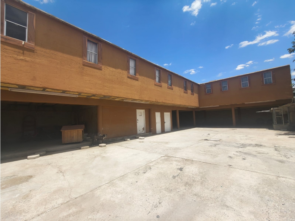 PROPIEDAD COMERCIAL EN VENTA EN COL. EX HIPÓDROMO - 2